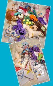 Barevné plyšové postavičky a hračky od Kouzelný Mevídkov z.s. pro radost a podporu dětí.