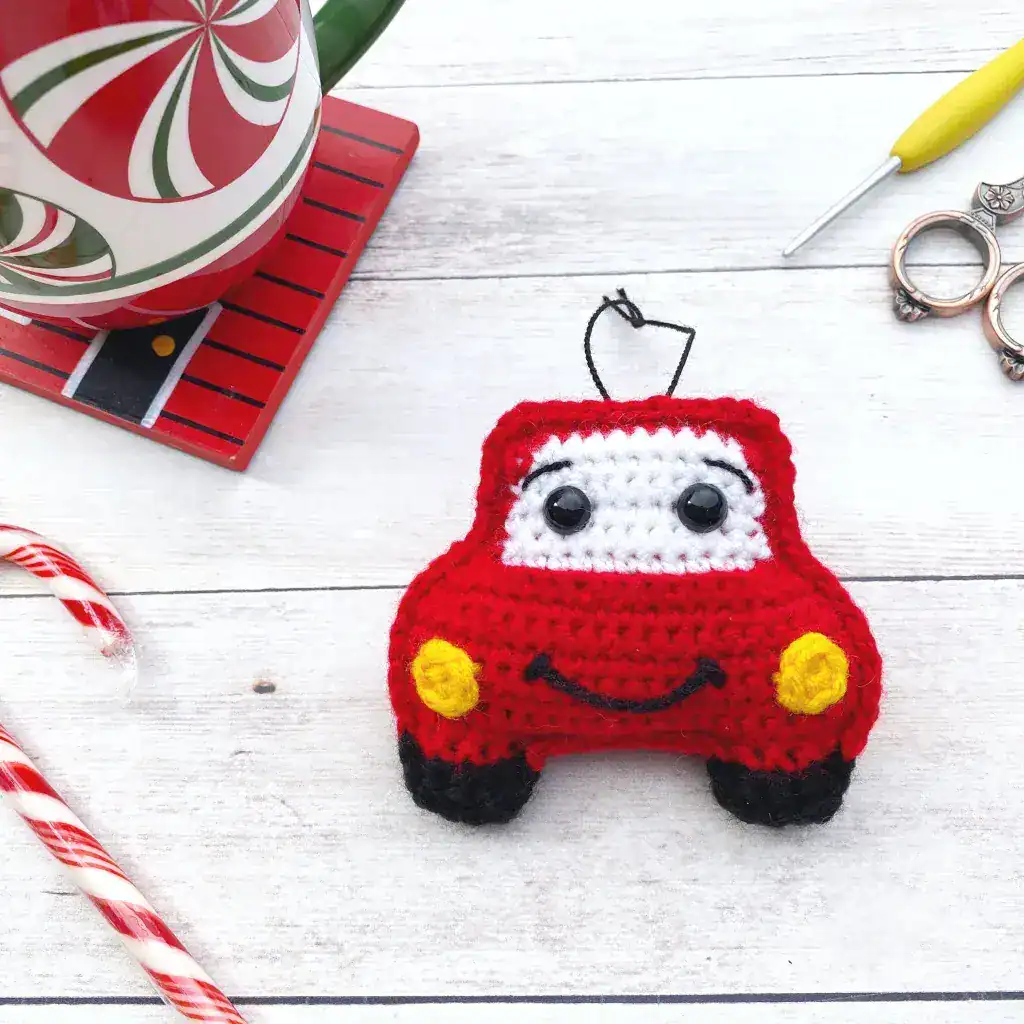 Háčkované Colsonovo autíčko