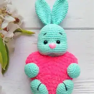 Háčkovaný Zajíček se srdíčkem